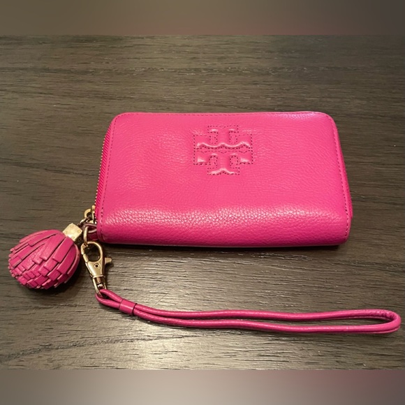 Tory Burch Handbags - Tory Burch Pink Leather Wristlet